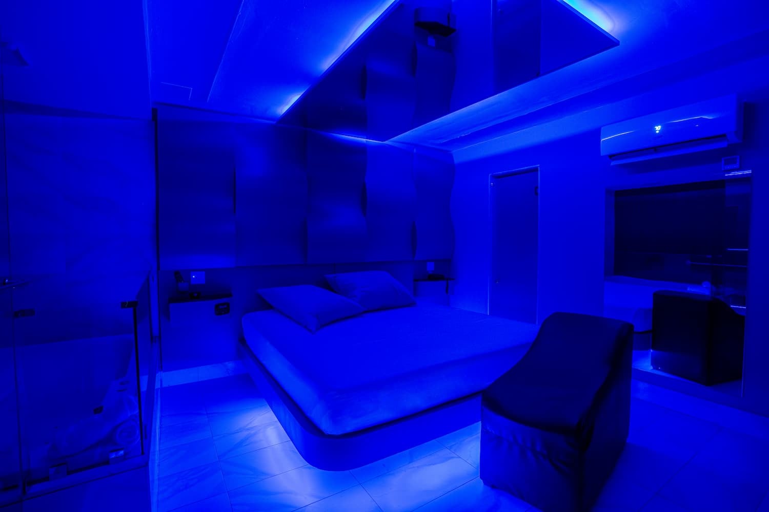 Suite Jacuzzi view 6